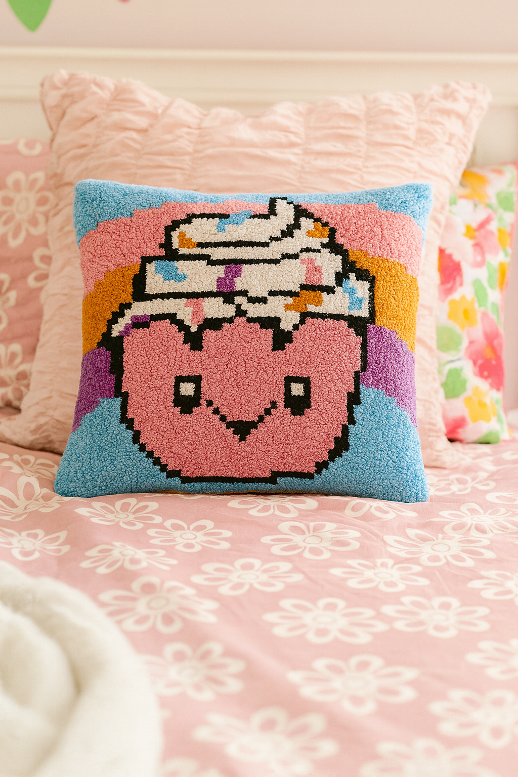 Whimsical Cupcake Latch Hook Kit - Image 7